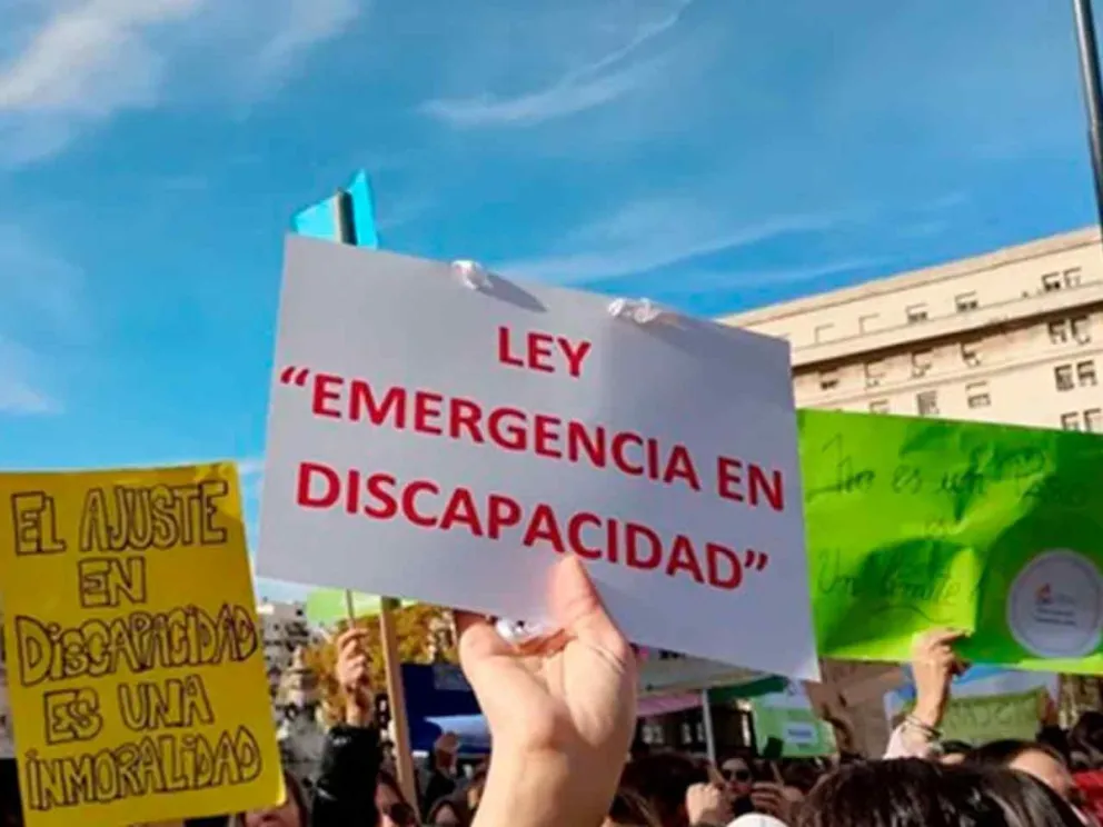 La medida cautelar responde a un amparo colectivo