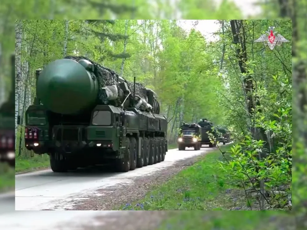 Imagen tomada de video entregado por el Servicio de Prensa del Ministerio de Defensa de Rusia, el 21 de mayo del 2026, que muestra un misil Yars en medio de maniobras militares con Bielorrusia
