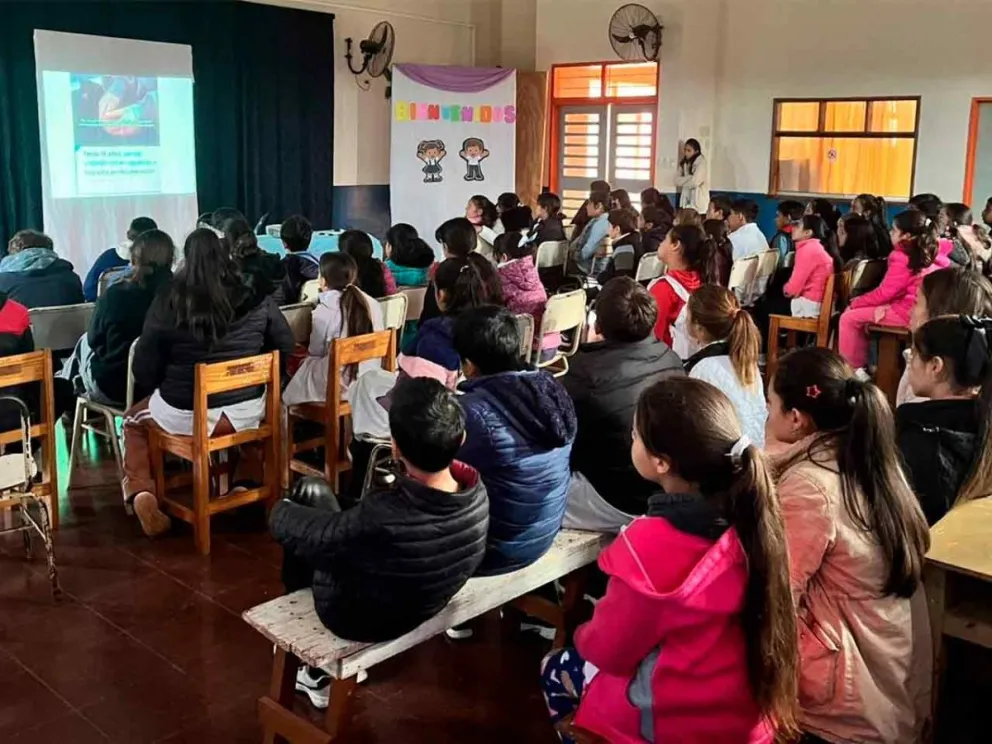 Charlas en distintos establecimientos educacionales