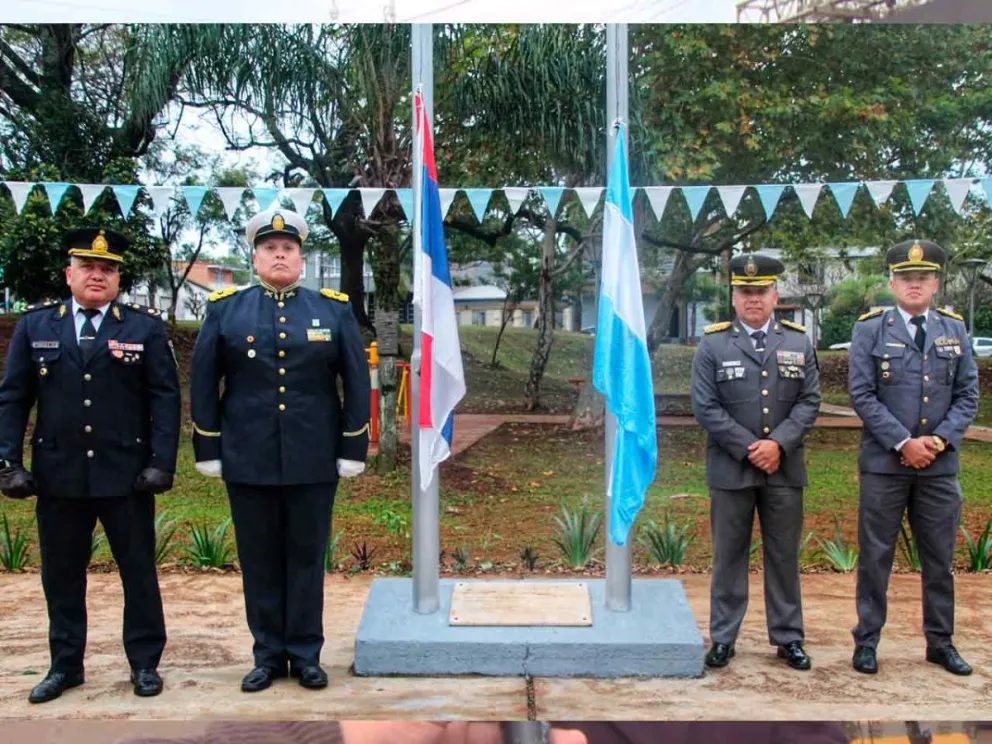 Autoridades militares enarbolaron las enseñas 