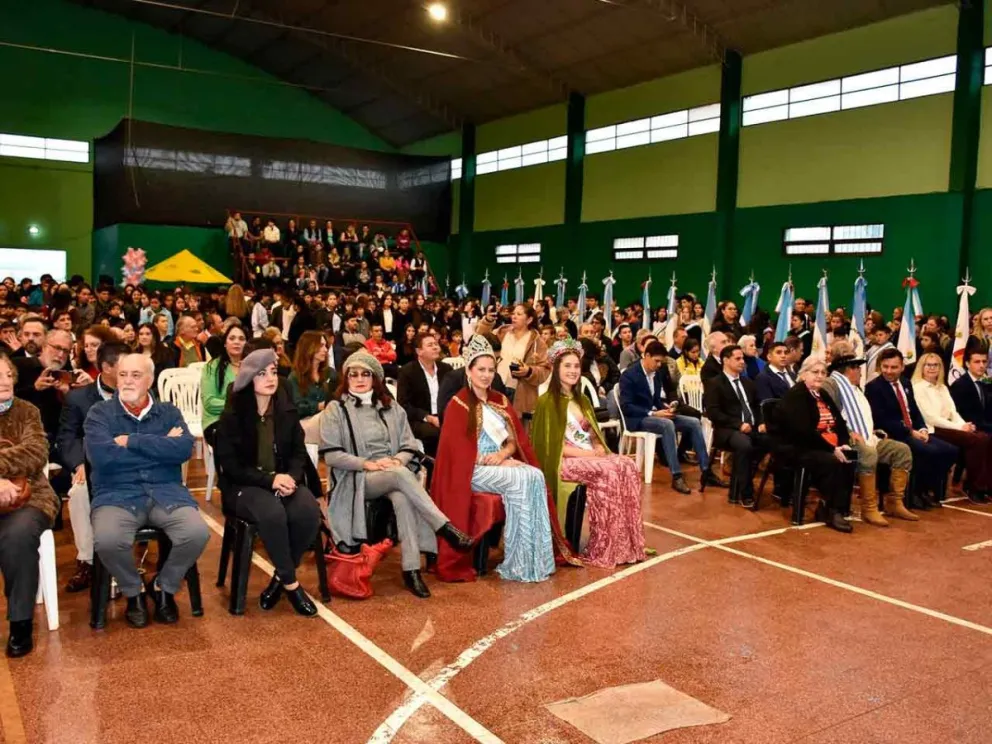 Emotiva celebración de la comunidad