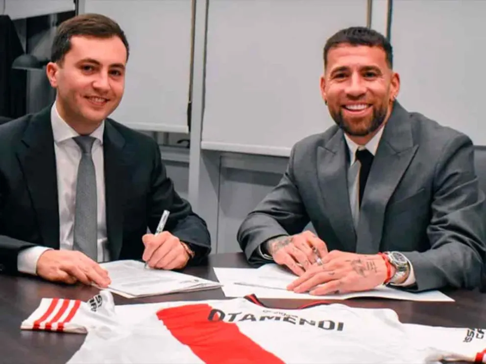 Nicolás Otamendi junto a Stefano Di Carlo 