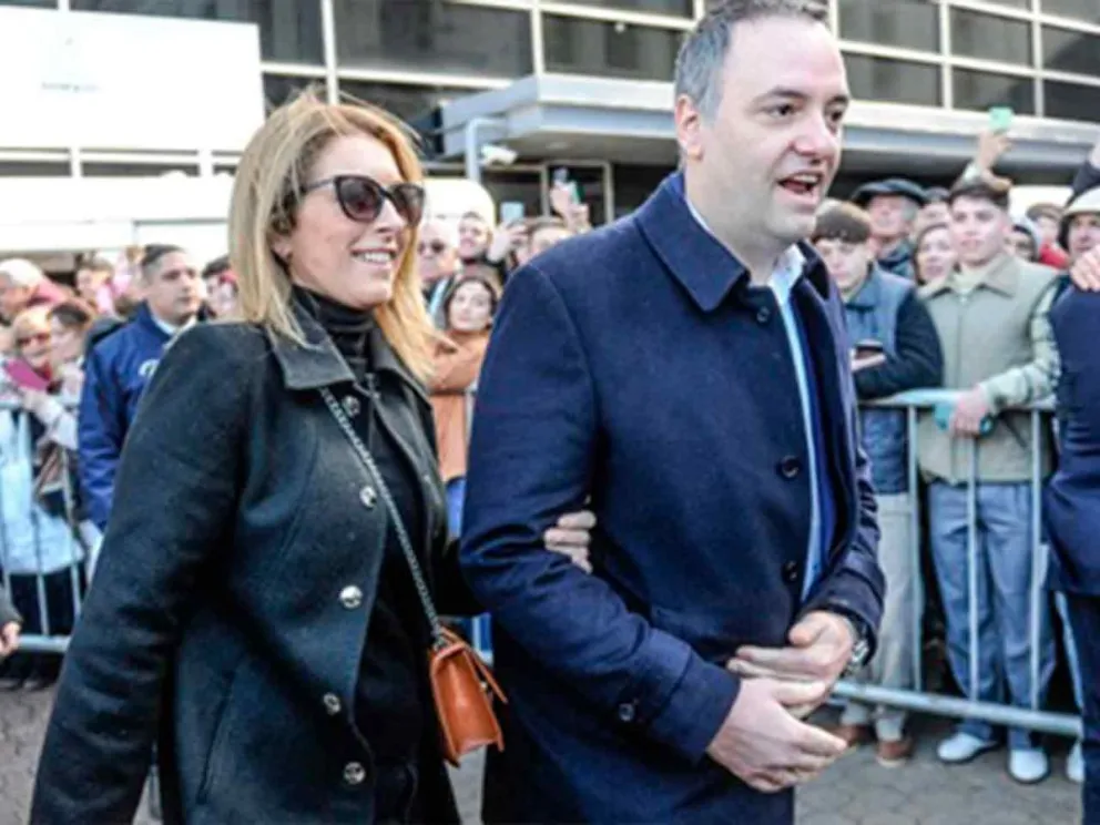 Bettina Angeletti y Manuel Adorni