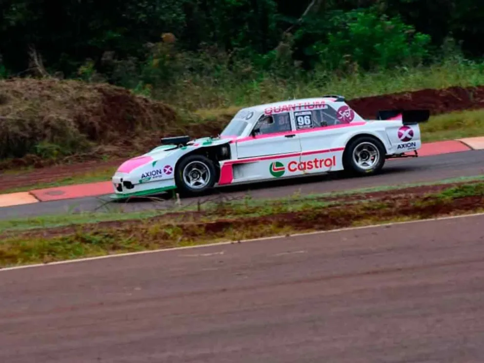 El Ford del piloto Luciano Viana