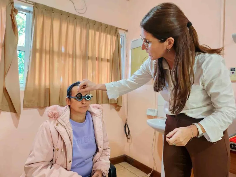 Consultas, diagnósticos  y anteojos recetados sin costo