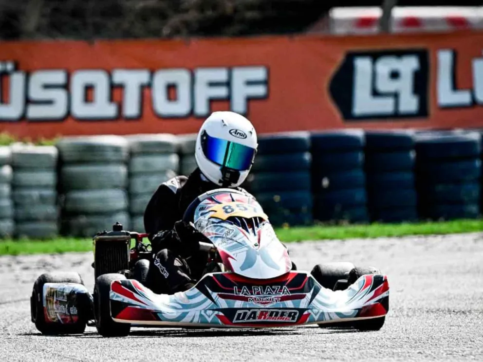 Con chasis y motor del Darder Racing