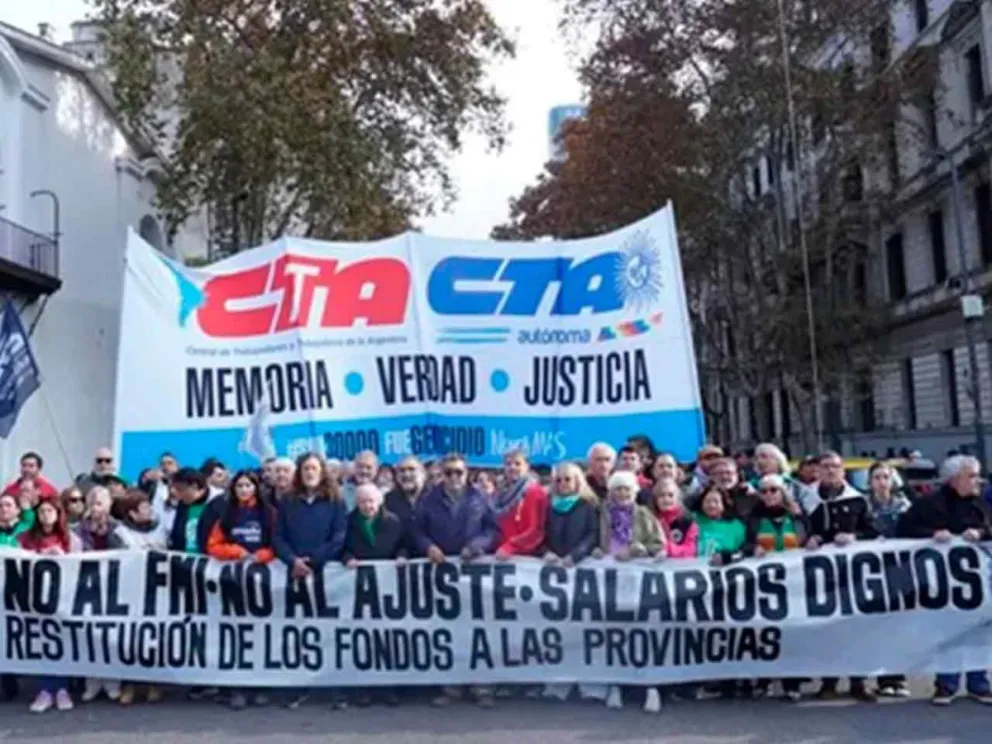 "No al saqueo de nuestros recursos"
