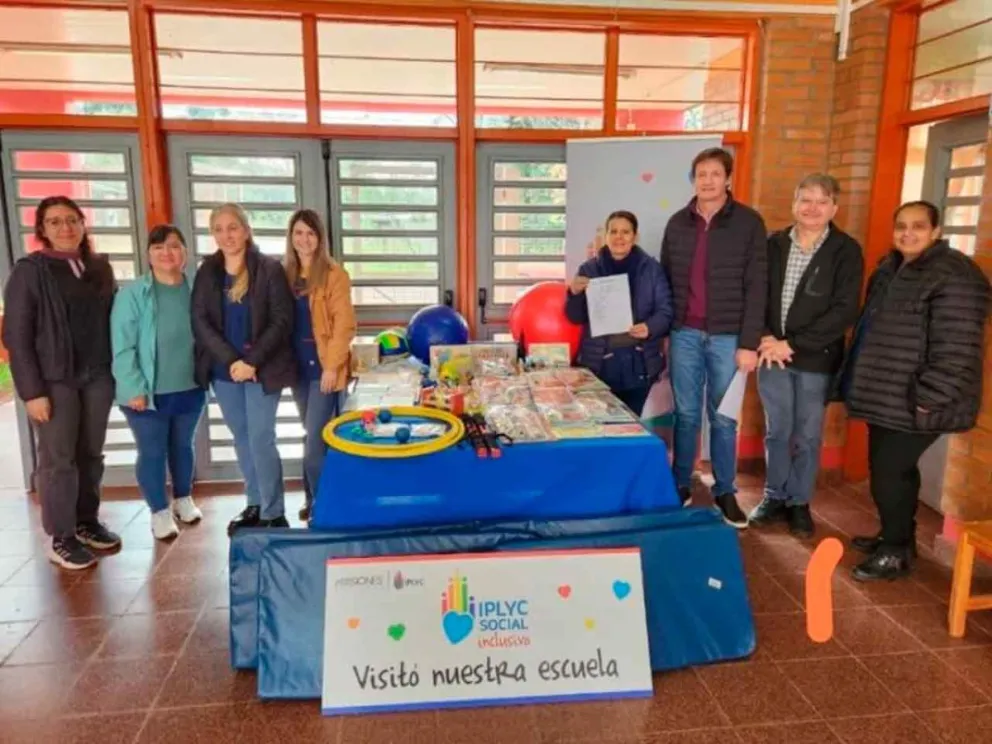Incluye elementos para actividades físicas y motrices