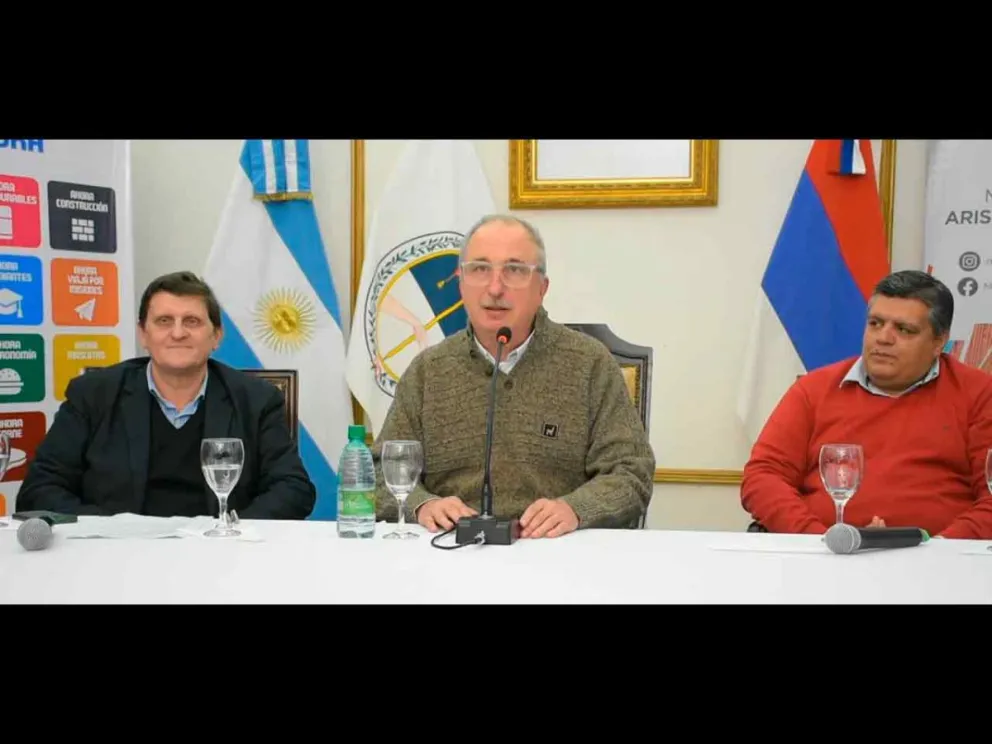 El Gobernador junto a Adolfo Safrán y Juan José Mac Donald