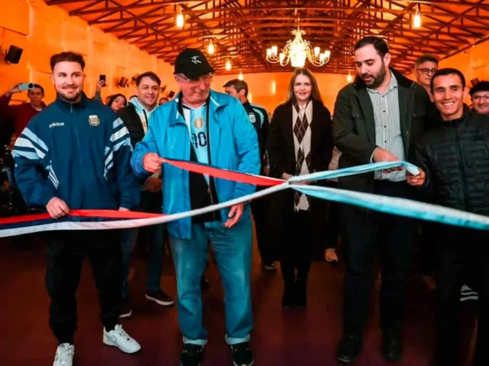 El Gobernador encabezó el corte de cinta