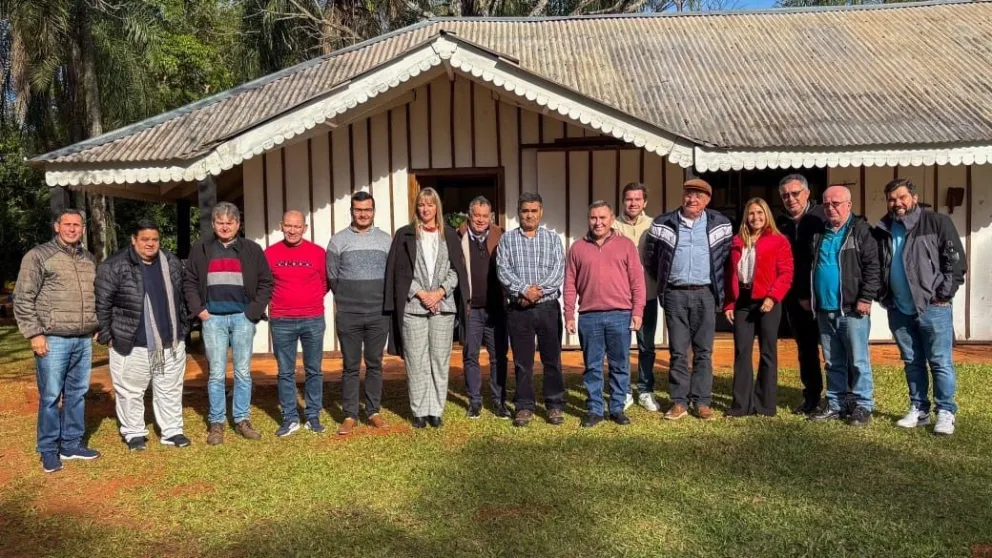 Carlos Sartori encabezó la reunión de jefes comunales zona sur