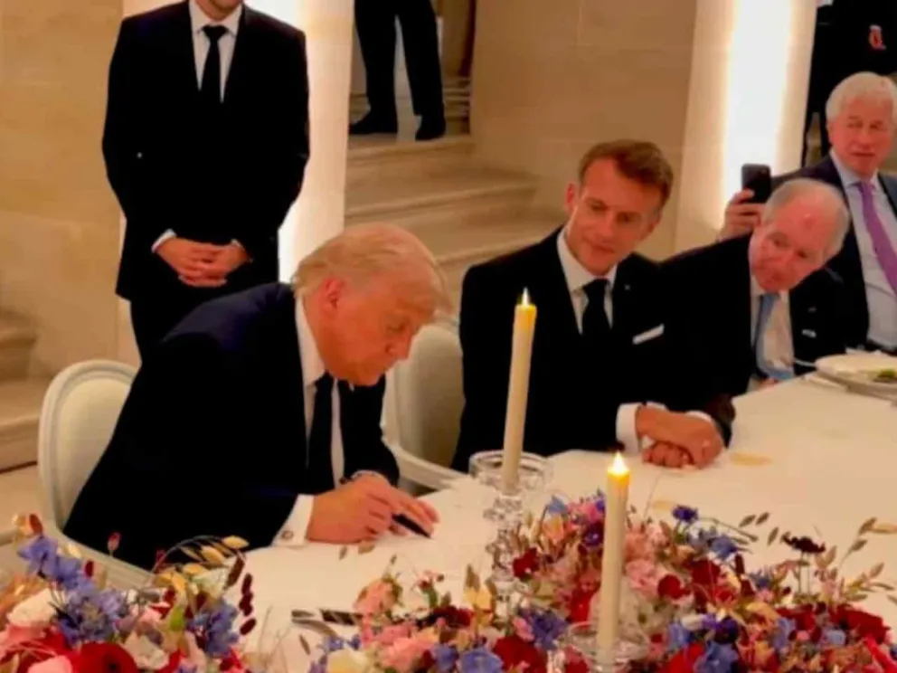 Trump junto al presidente Macron 