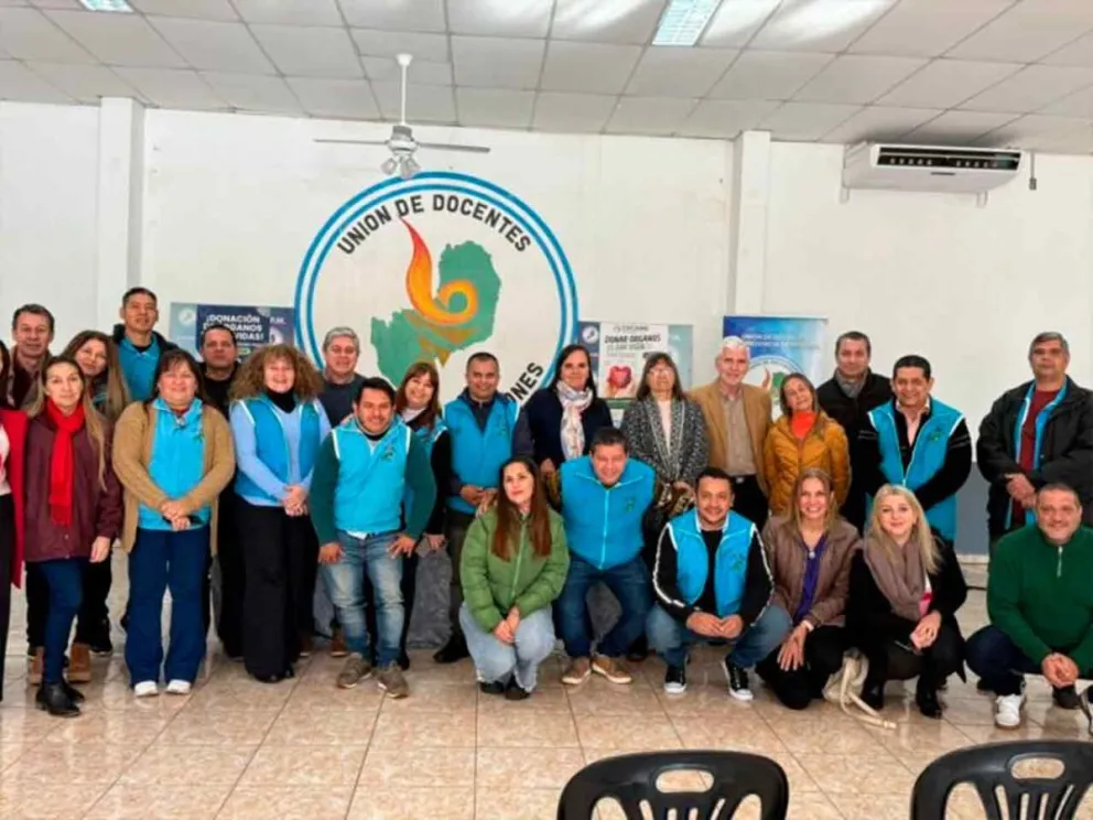 Autoridades y docentes participantes de la jornada