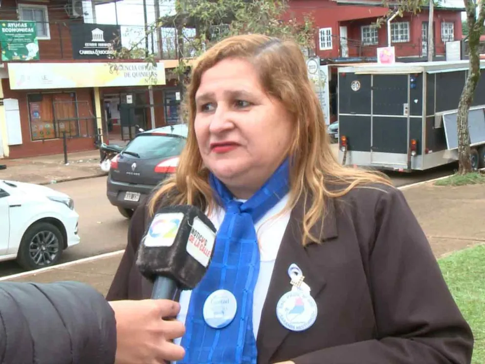 Lidia, Escuela 698
