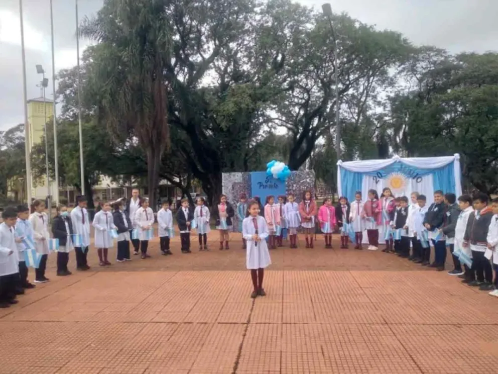 Emotivo acto en la plaza Colón