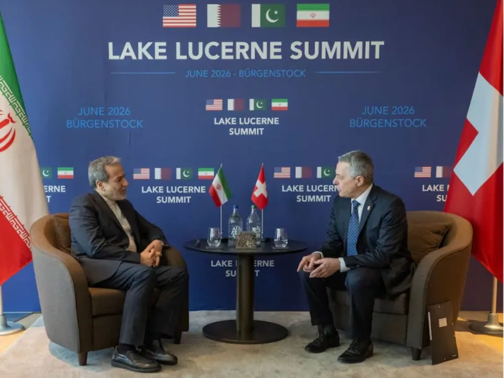 El consejero federal suizo, Ignazio Cassis, recibió al canciller iraní Abbas Araqchi en el complejo turístico de Bürgenstock 