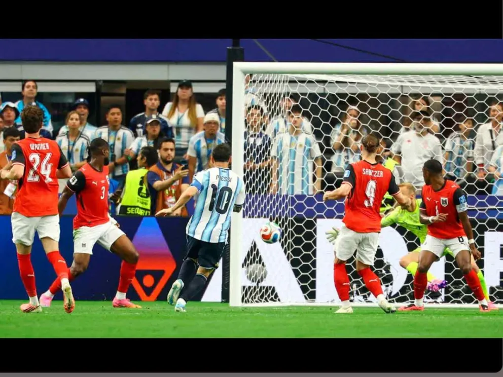El 10 de Argentina abrió y cerró la cuenta en el 2-0 ante Austria