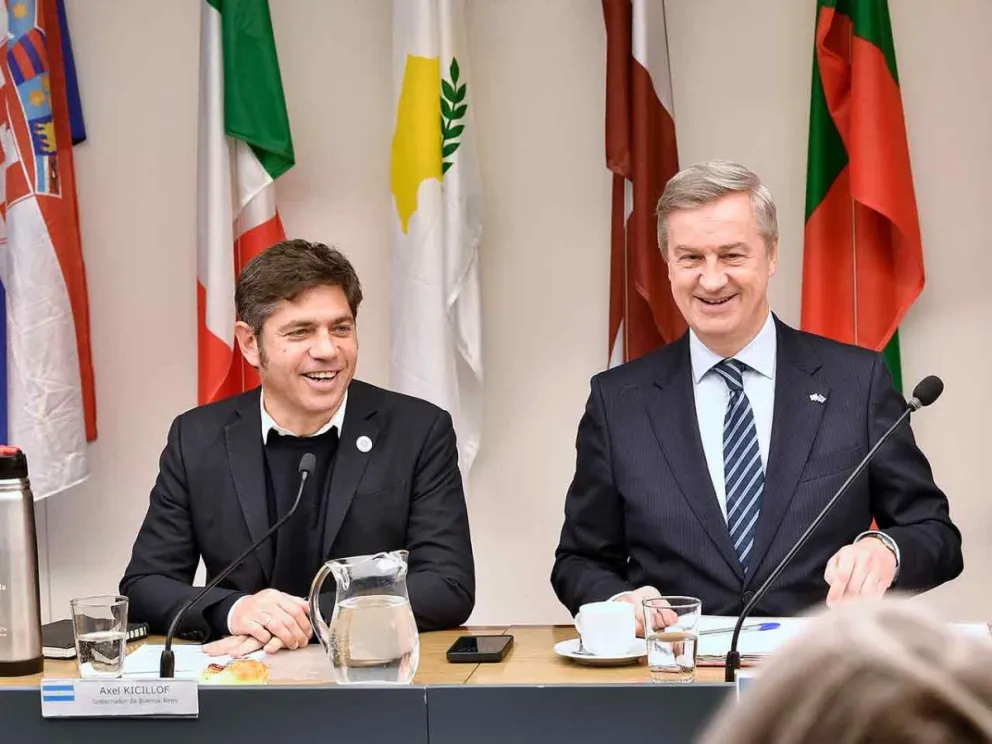 Axel Kicillof junto al embajador Erik Høeg