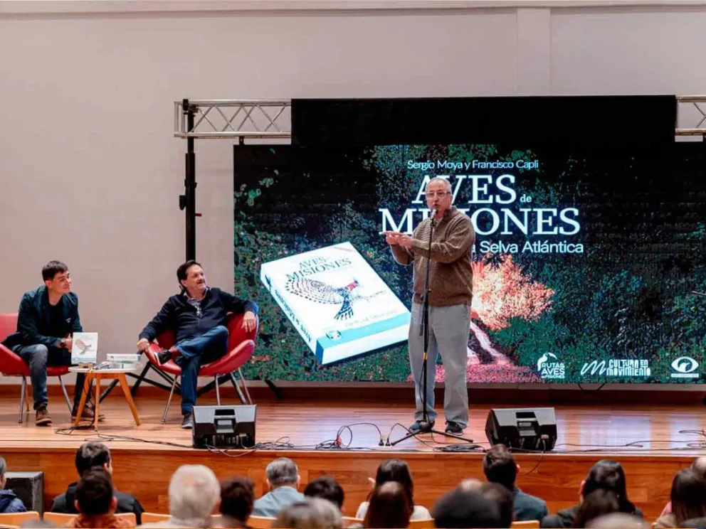 El Gobernador junto a los autores Sergio  Moya y Francisco Capli