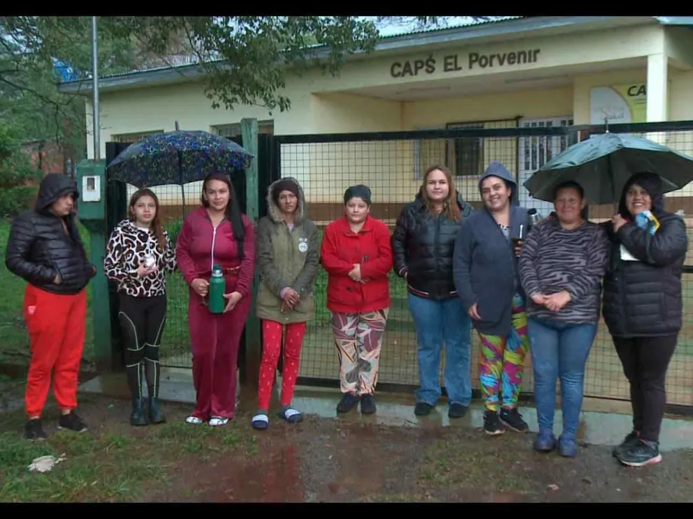 Las madres manifestaron su reclamo frente al CAPS