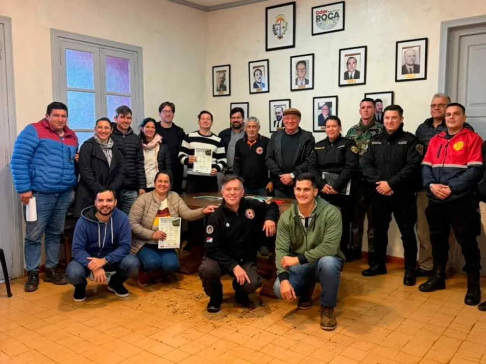 Rosendo Lukowski junto a los participantes de la reunión