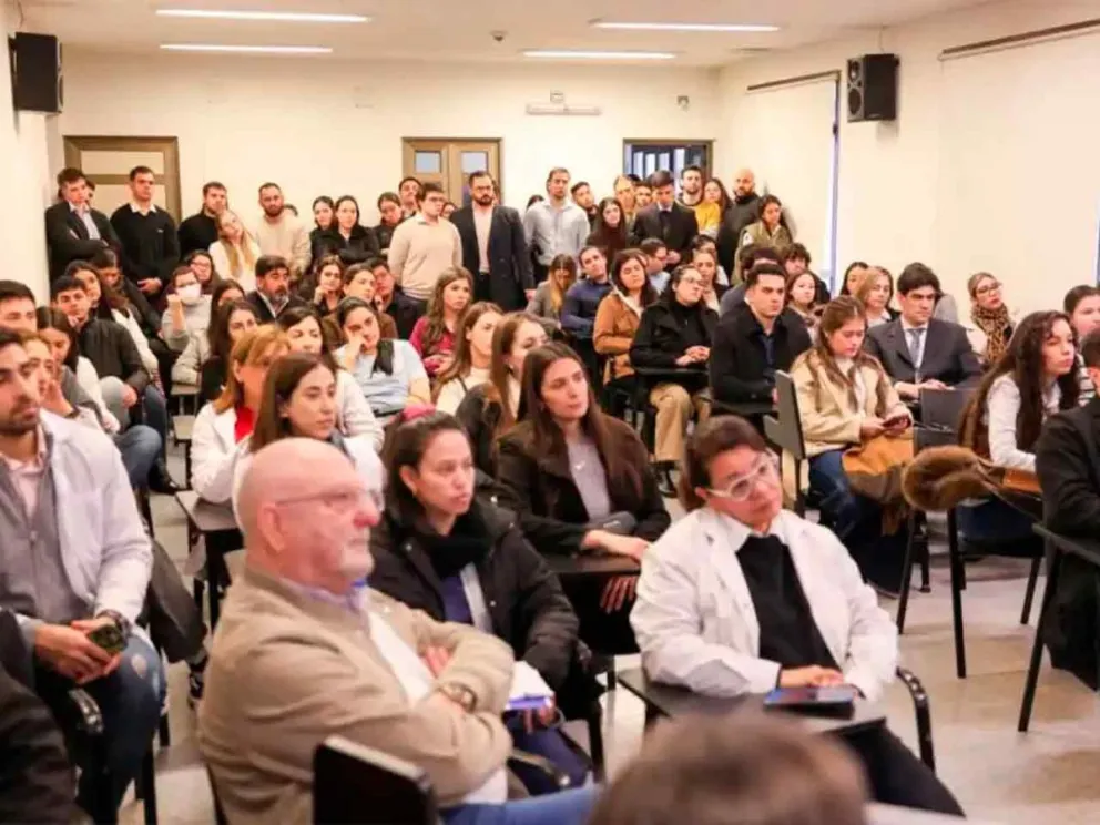 Residentes de Salud, en el SUM del Madariaga