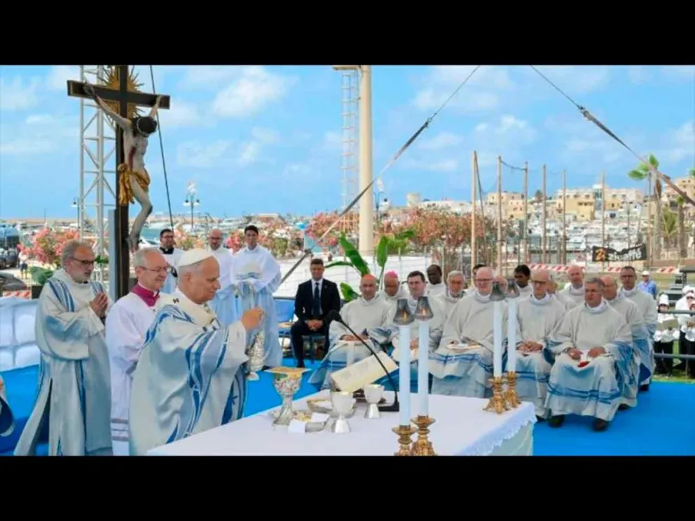 Celebró ayer una misa solemne en la isla