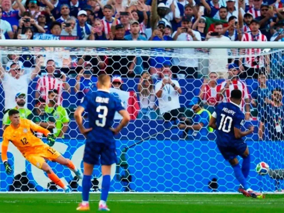 Gol de penal de Kylian Mbappé