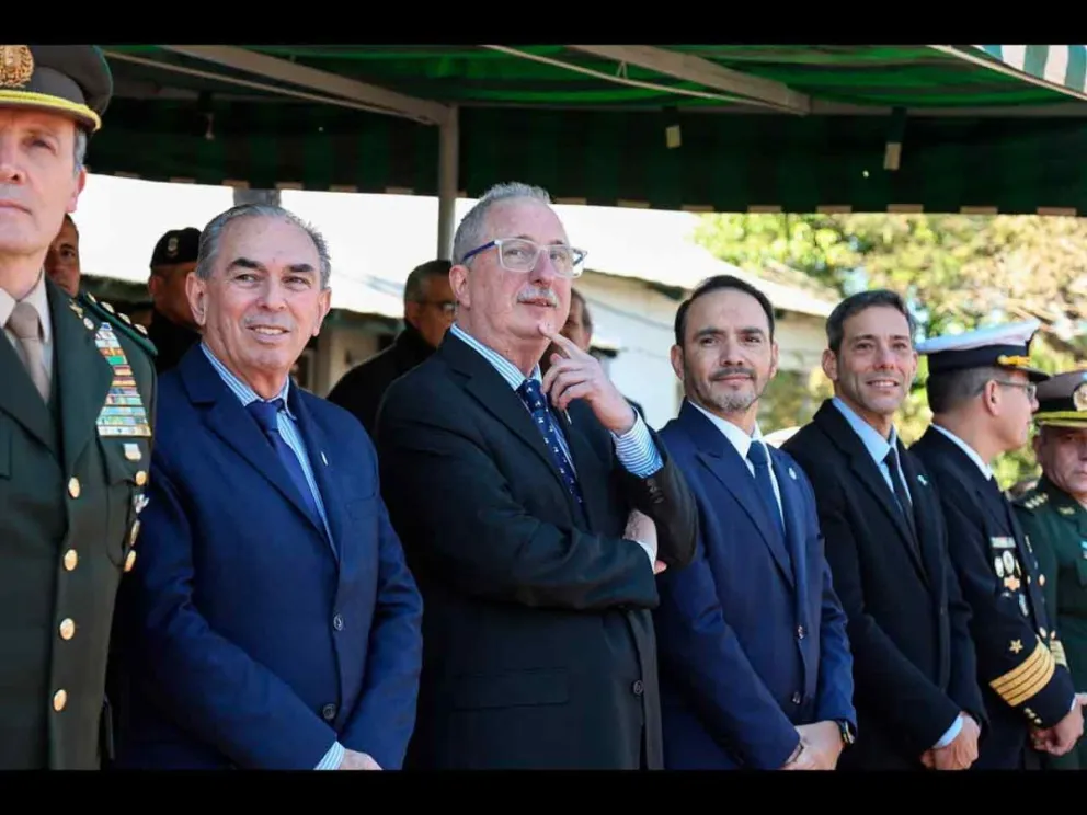 Autoridades gubernativas y navales, en la ceremonia