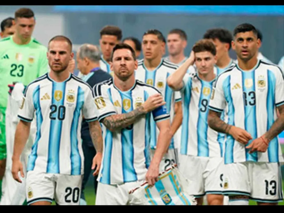 Usarán la tradicional camiseta albiceleste y short blanco