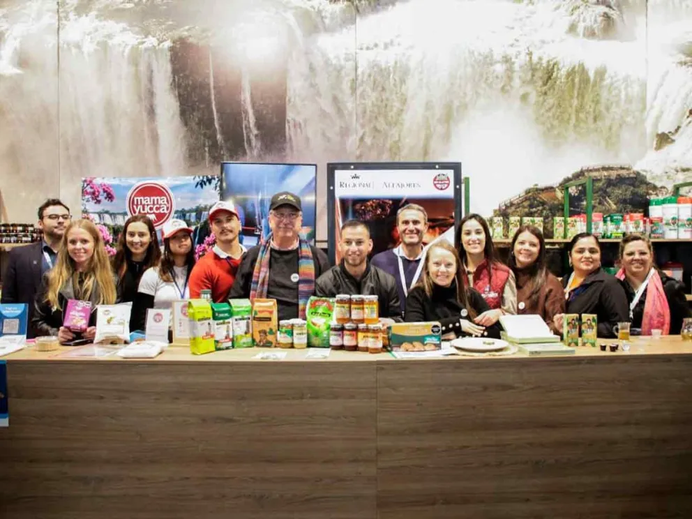 El Gobernador visitó el stand institucional de la Provincia