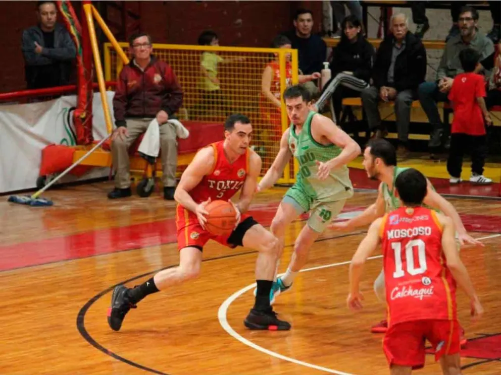 Ganó 94-63