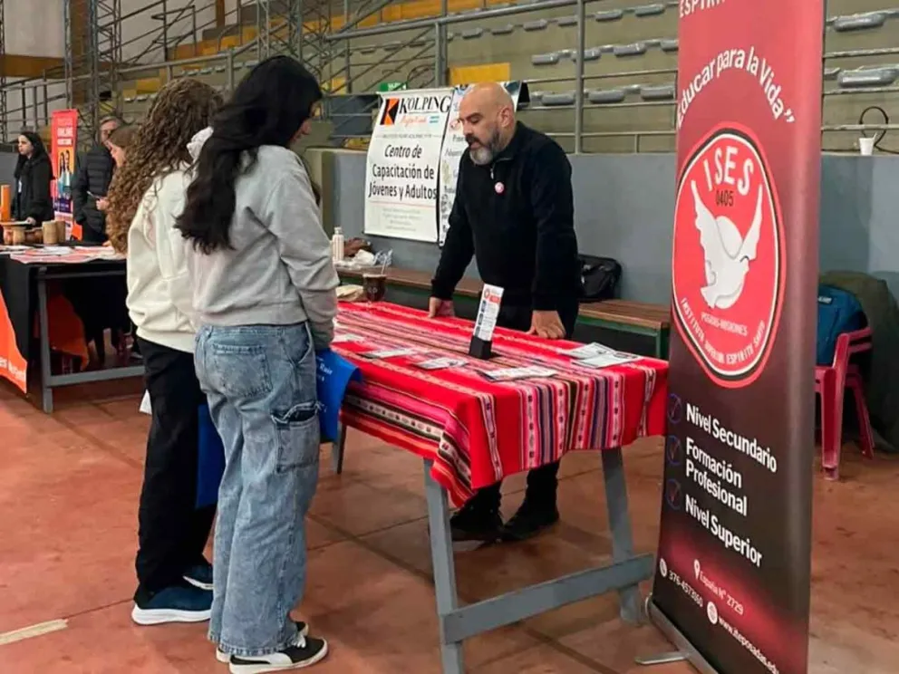Acercó información de la oferta educativa superior
