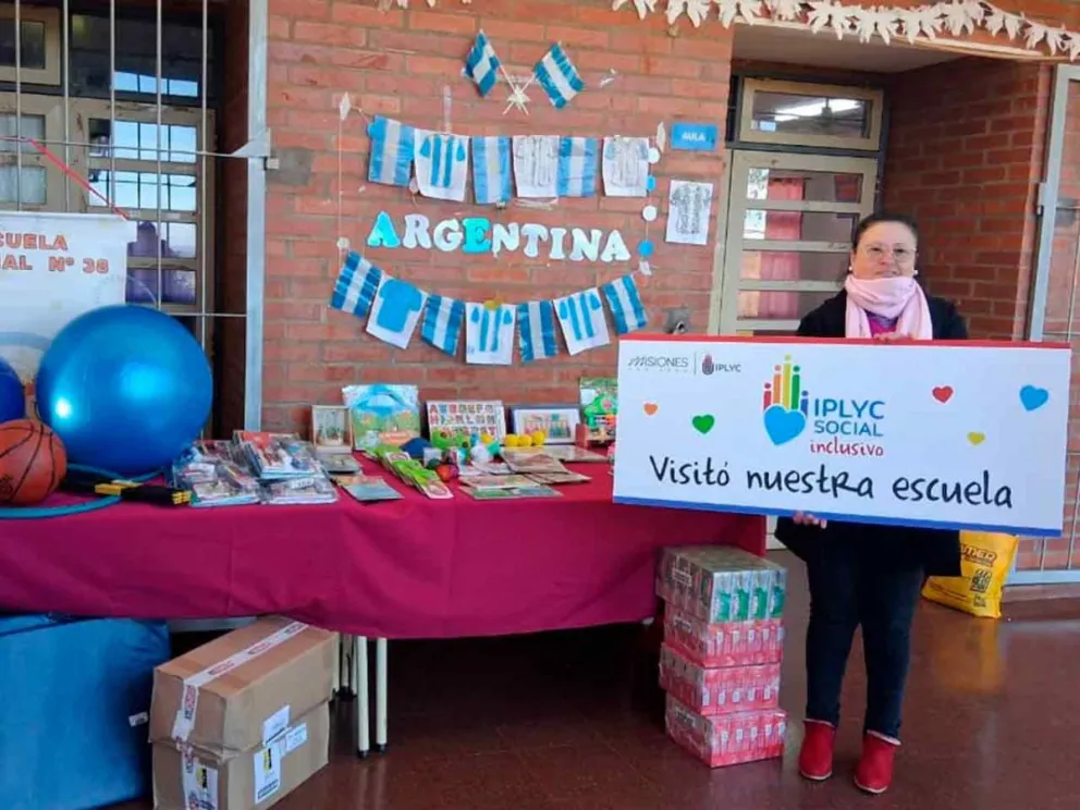 Recibió insumos para tareas aúlicas y recreación