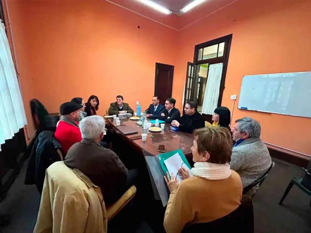 Reunión de directivos y sindicalistas