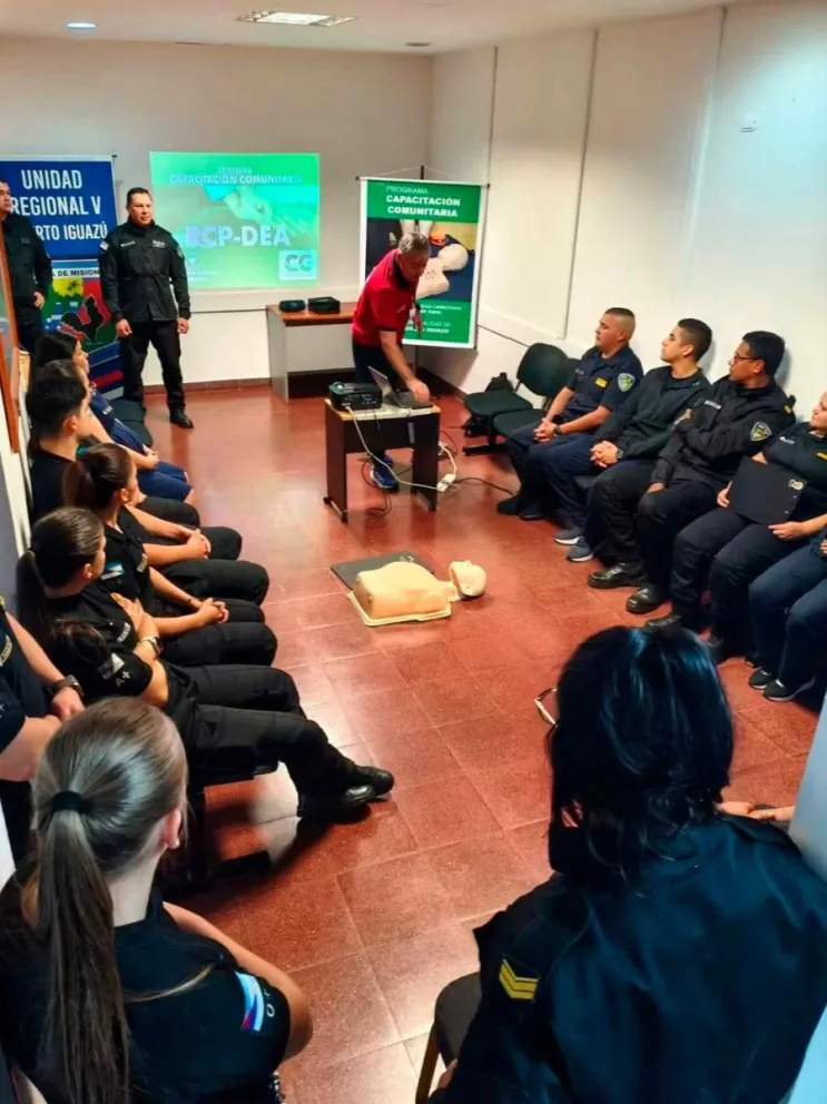 Capacitación a agentes de UR V en RCP con uso del DEA 