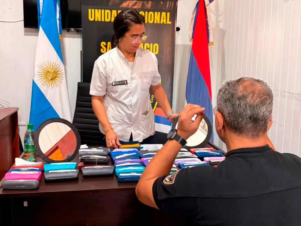 Entrega de anteojos en la Unidad Regional XIII