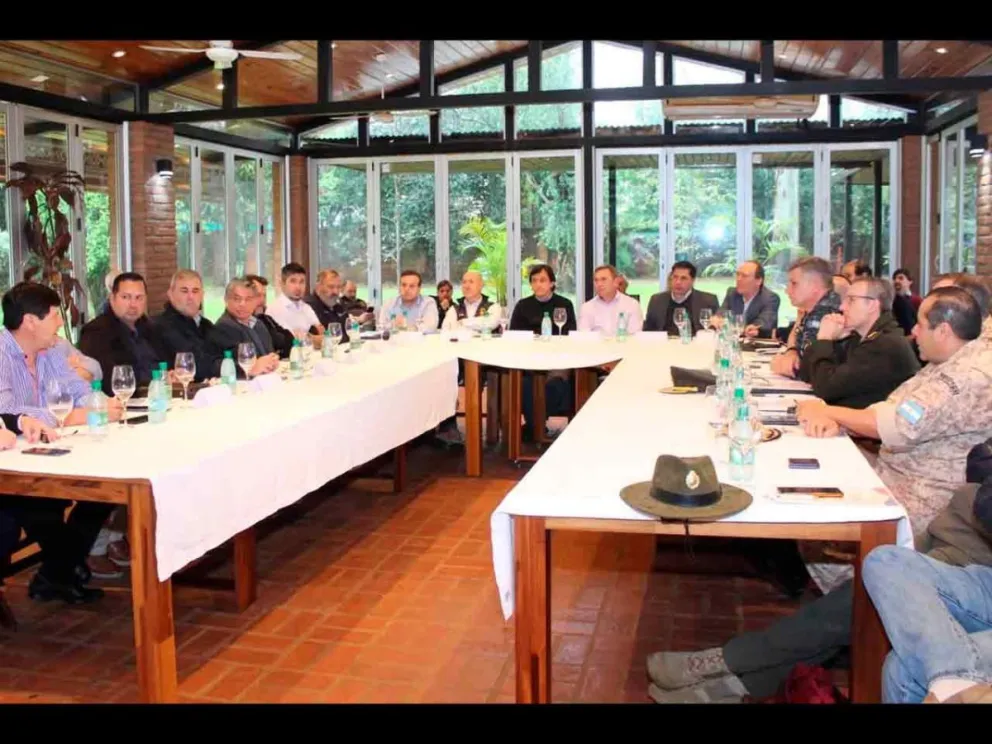 Reunión organizada por la AFE, en la Residencia del Gobernador