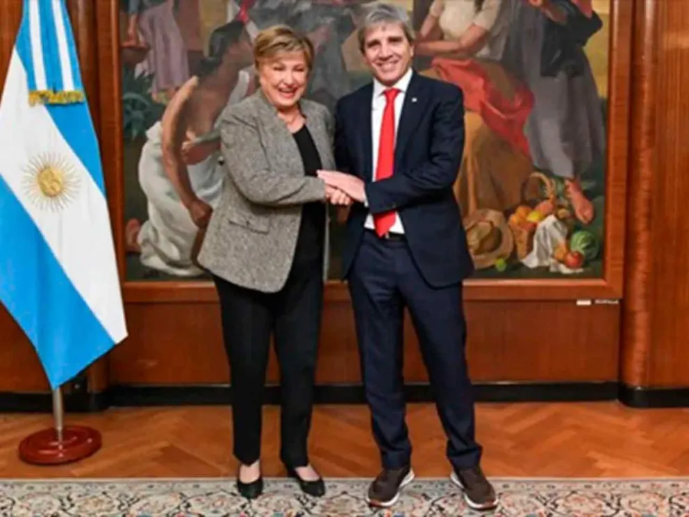 Kristalina Georgiva junto a Luis Caputo 