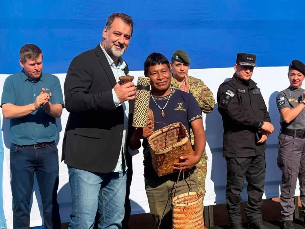 El ministro de Salud Pública, junto a autoridades