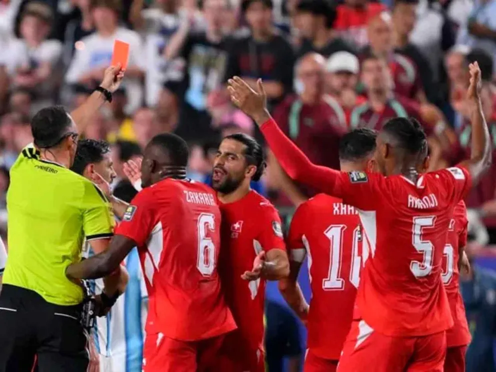Expulsión de Breel Embolo