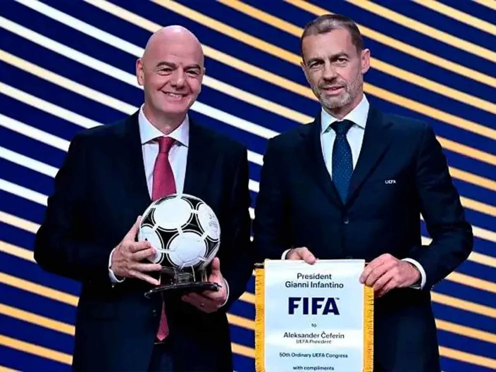 Gianni Infantino y Aleksander Ceferin