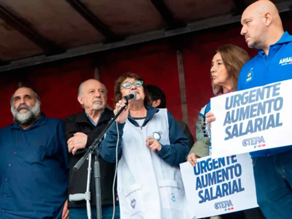 Sonia Alesso junto a otros gremialistas 