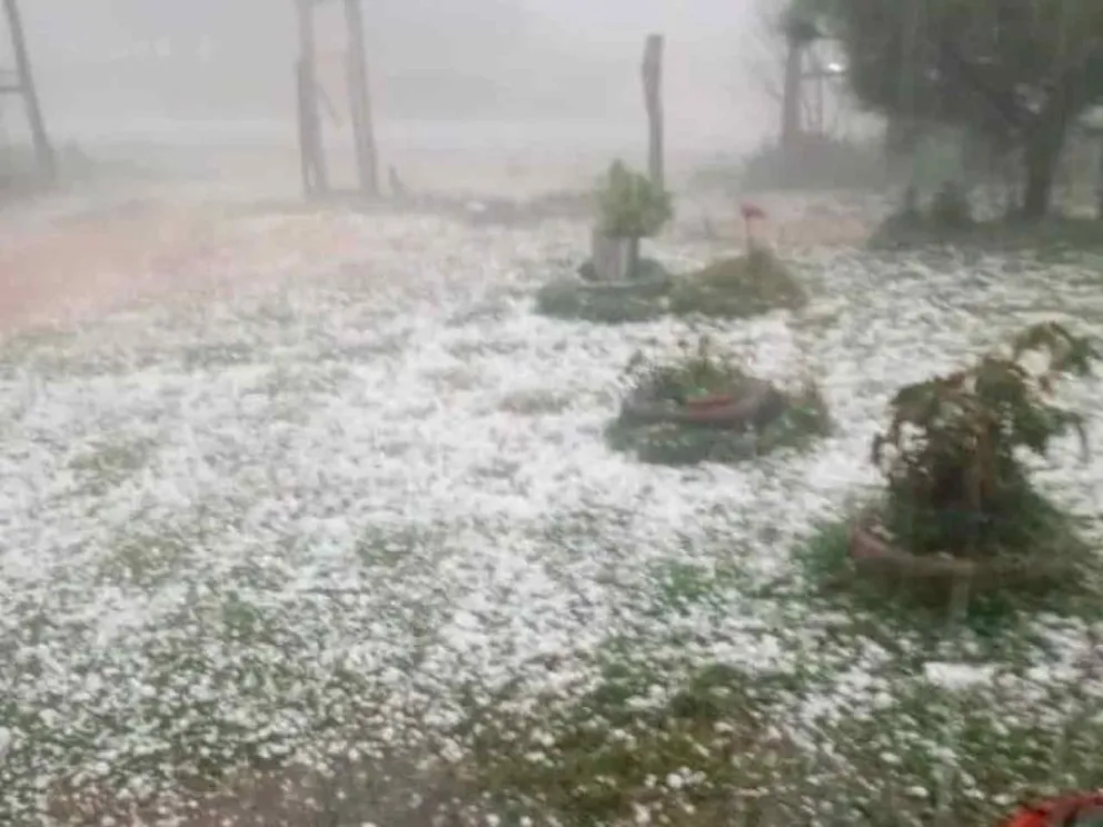 Precipitación con piedras de hielo grande