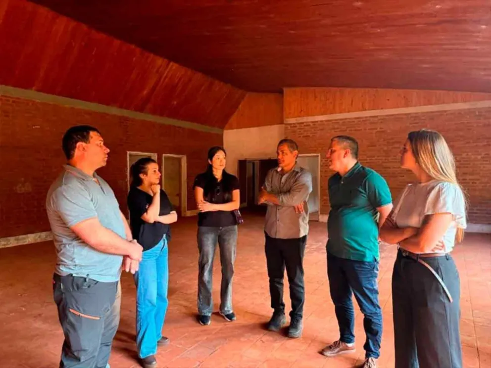 Funcionarios evalúan las condiciones del predio