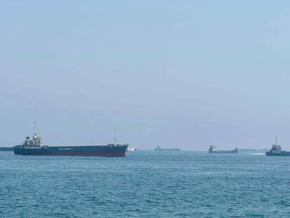 Entre las medidas, el fin del bloqueo naval