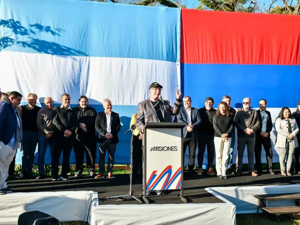 Hugo Passalacqua encabezó el acto oficial