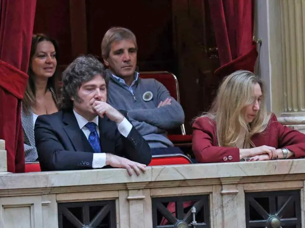 El Presidente junto a Karina Milei, Caputo y Pettovello