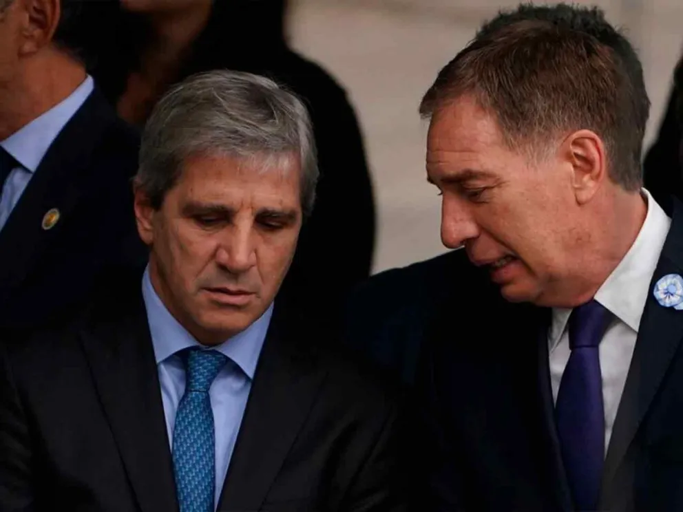 Luis Caputo junto a Diego Santilli