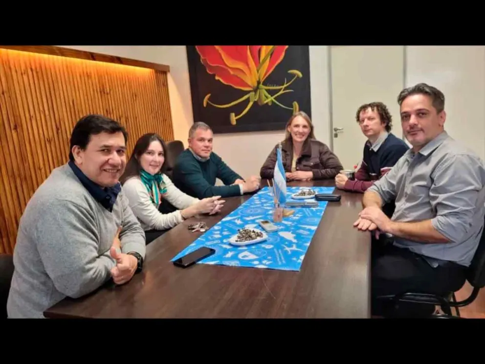 Kathia Joerg encabezó la reunión con autoridades